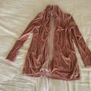 Pink velvet blazer with bucket pockets